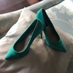 Steve Madden aqua suede pumps